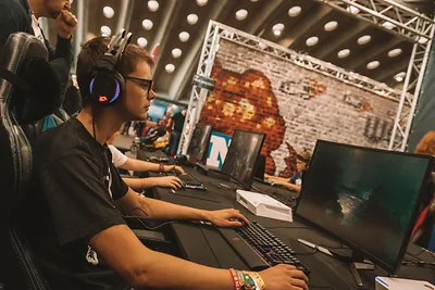 27 palcový herní monitor 144Hz: Jak vybrat správně na podzim 2026