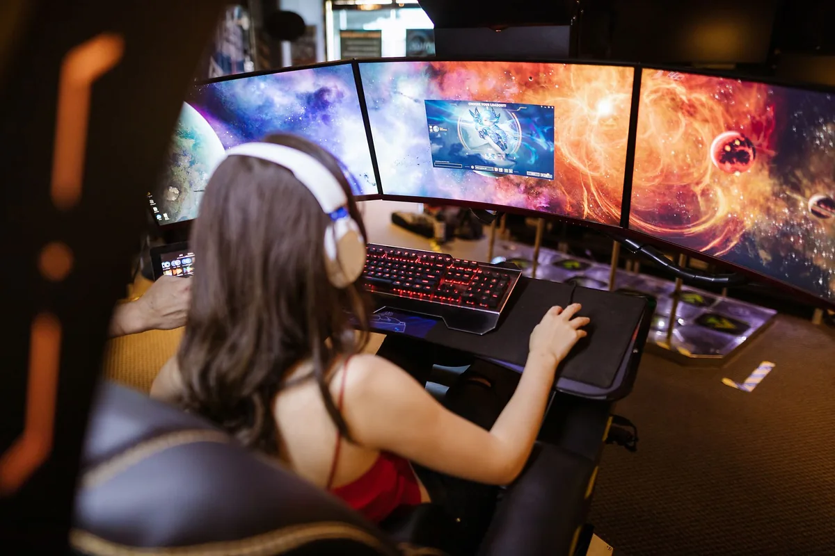 27palcový herní monitor 144Hz: Co skutečně získáte za peníze