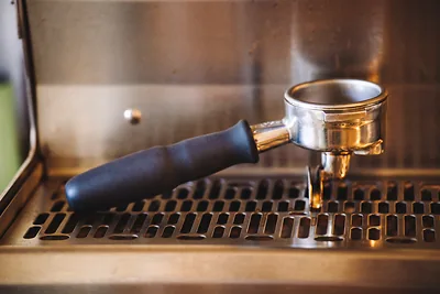 Best Coffee Makers with Built-in Grinder Under $200 in 2026 – Tested & Reviewed