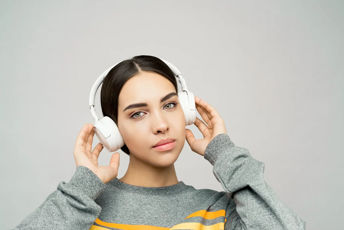 Top auriculares para videollamadas en oficina híbrida 2026