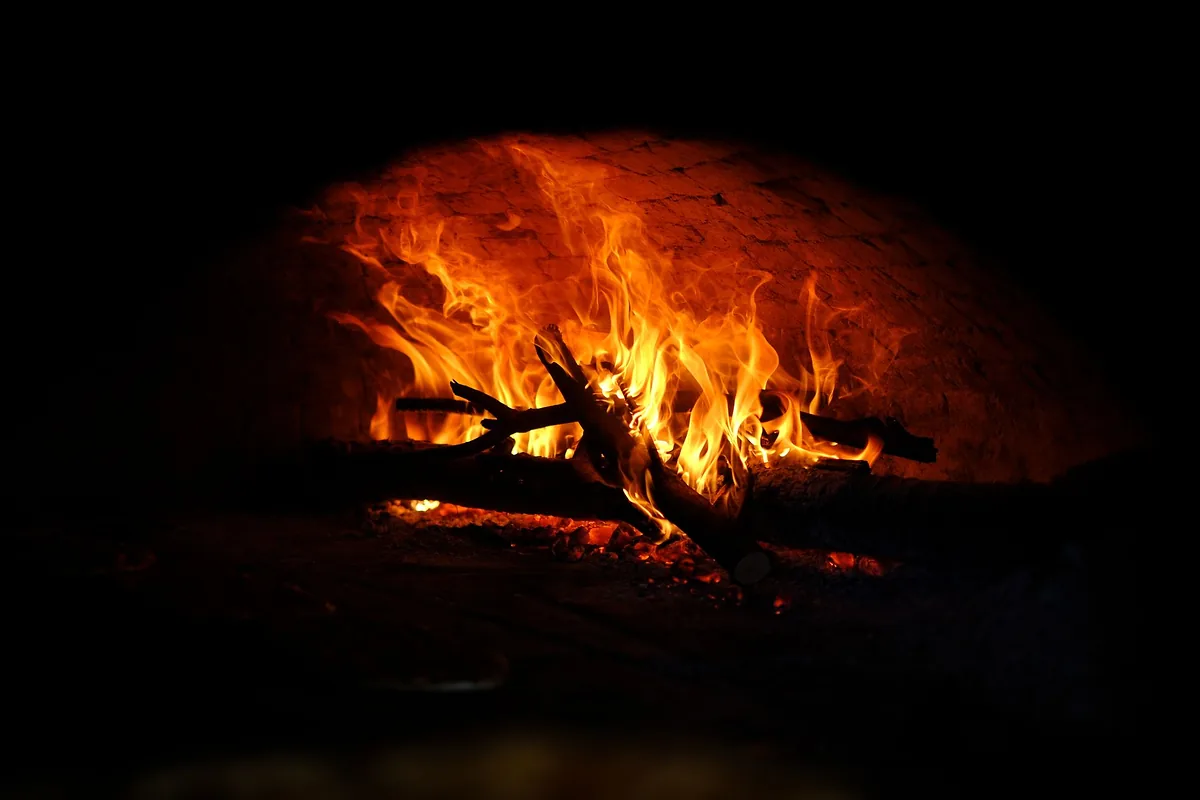 Forno pizza esterno per terrazza 2026: gas o legna? Guida definitiva