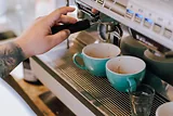 De 5 beste koffiezetapparaten met ingebouwde molen van 2026: koopgids